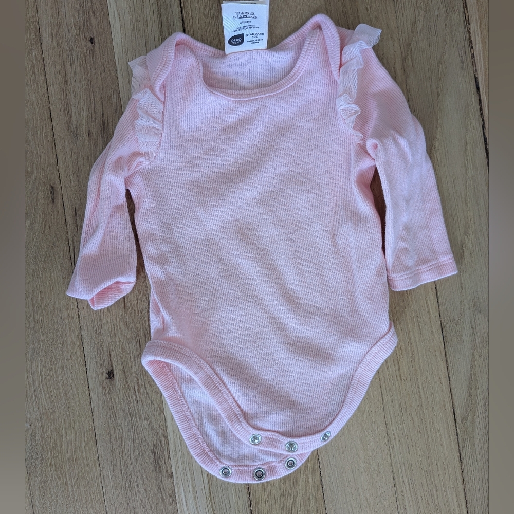 Pink Ruffled Baby Outfit - Picture 5 of 6